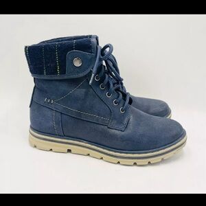 Women’s blue cliffs boots size 8.5